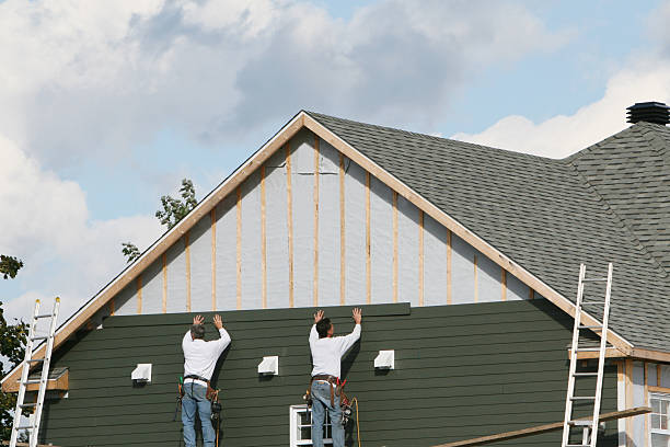 Professional Vinyl Siding technician working in Jackson Center, PA